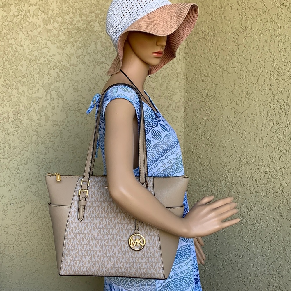 MICHAEL KORS
Charlotte Large Logo and Leather Top-Zip Tote Bag Bisque Mu… - Picture 2 of 16